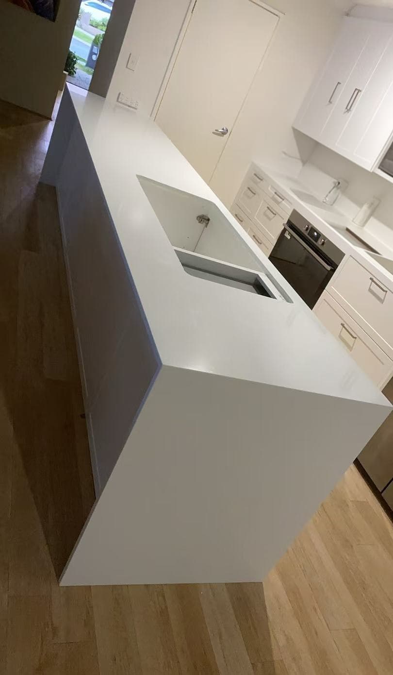 White Solid Quartz Countertop