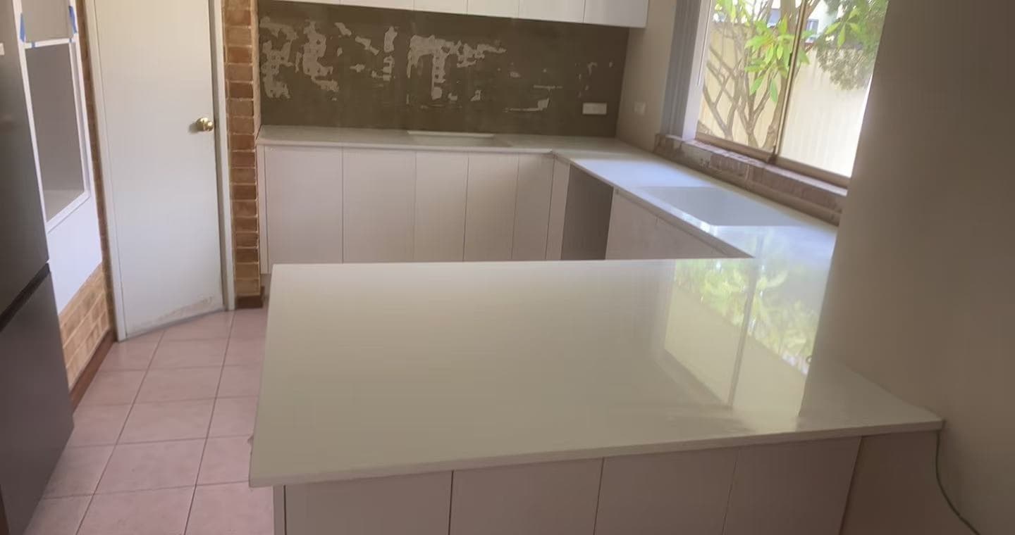 White Veinless Engineered Quartz